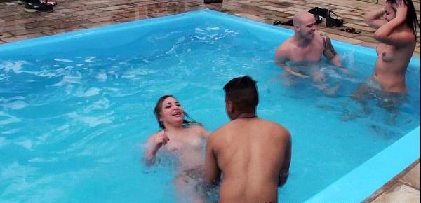  Festa da putaria na piscina Câmera Caseira